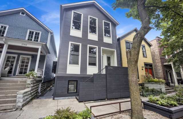 2750 N Kenmore Avenue Gallery 1