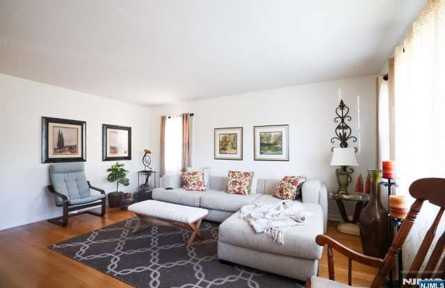 118 Diamond Bridge Avenue Gallery 4