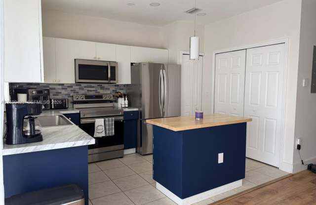 1636 SE 30th Street 1636, Homestead, FL 33035 - 2359 Gallery 1