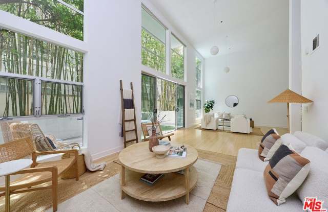 13326 Beach Ave Gallery 1