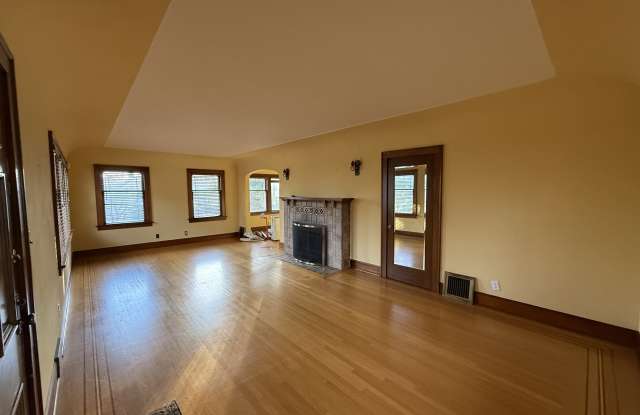 5701 30th Avenue Northeast Gallery 4