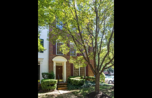 8870 ASHGROVE HOUSE LANE - 8870 Ashgrove House Lane, Tysons Corner, VA 22182