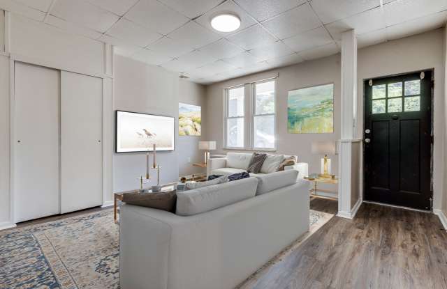Available NOW - 4 Bedroom, 1.5 Bath Home in Mt. Washington! photos photos