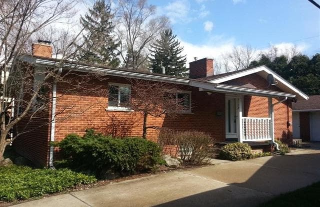 3132 VINSETTA Boulevard - 3132 Vinsetta Boulevard, Royal Oak, MI 48073