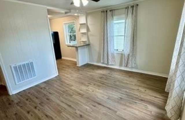 518 MARION Avenue Gallery 3