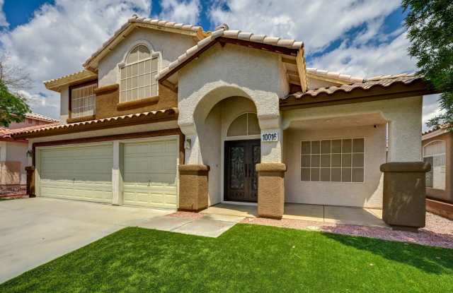 Spacious 5-Bedroom Retreat with Dual Fireplaces & Private Backyard Oasis near The Lakes! Gallery 3