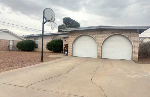 EASTSIDE HOME WITH A SWIMMING POOL photos photos