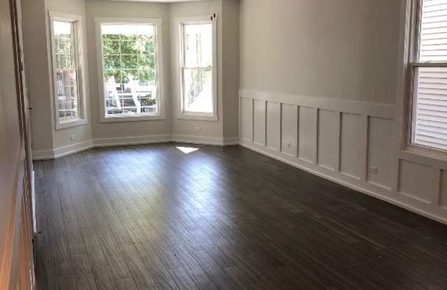 4110 N BELL 1ST Gallery 3