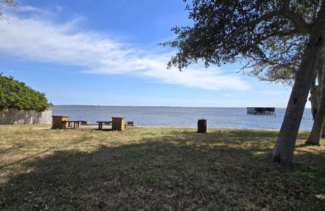 Waterfront, Newly Remodled, Brick Ranch on the Currituck Sound photos photos