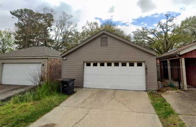 Old Hammond near Airline! 2 BR house - 1817 Stonegate Court, Baton Rouge, LA 70815