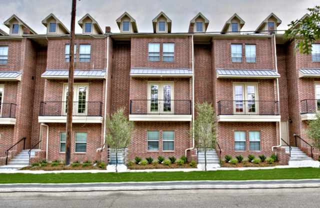 Miyama Cantey Townhomes 2816 - 2816 Lubbock Avenue, Fort Worth, TX 76109