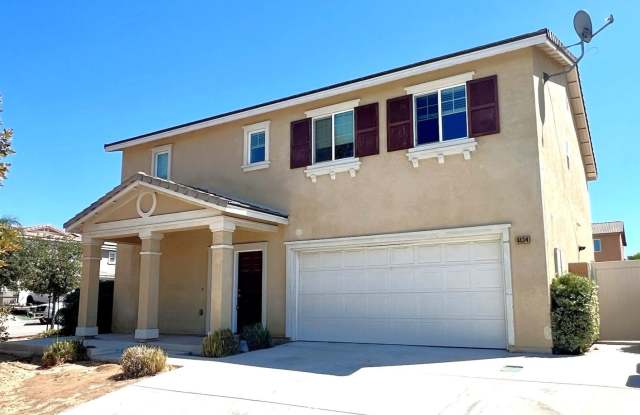 Beautiful 4BR/3BA Home with Loft & Downstairs Bedroom in Jurupa Valley Gallery 1