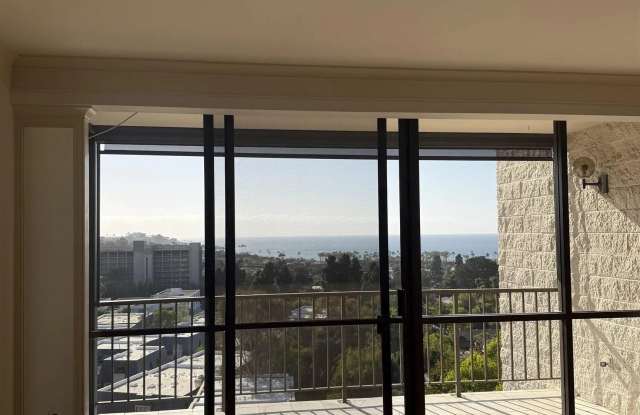 2500 Torrey Pines Rd Gallery 2