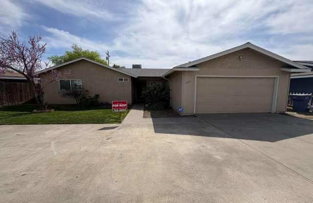 Spacious SE Tulare Home Near Shopping Centers Rent Ready! photos photos