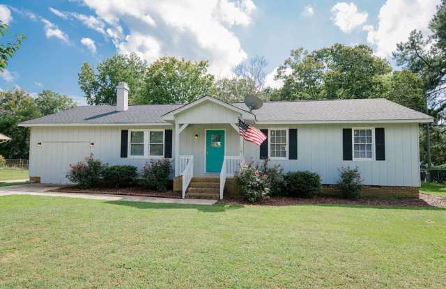 Adorable ranch home with huge fenced yard mid June! photos photos