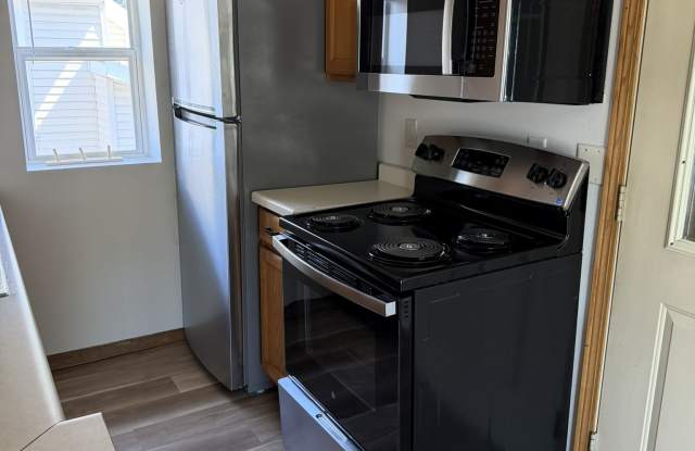 1519 1/2 Wilson Street - B Gallery 3