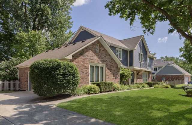 1968 Summersweet Lane Gallery 1