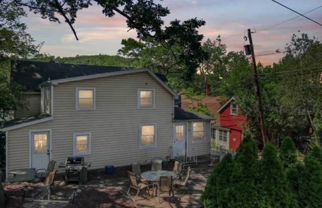 16 Whitfield Pl Gallery 2