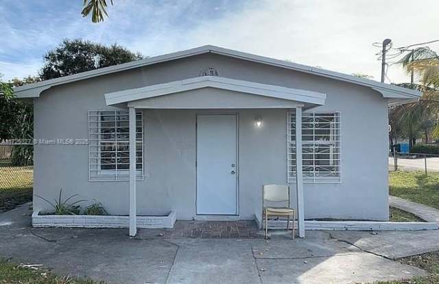 10 NW 28th Way - 10 Northwest 28th Way, Boulevard Gardens, FL 33311