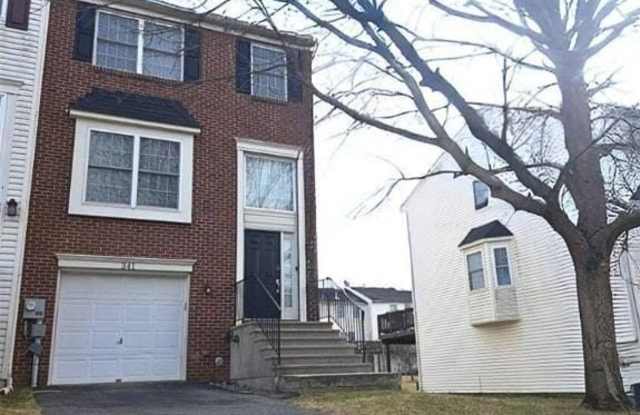 341 S Oak Street - 341 South Oak Street, Freemansburg, PA 18017