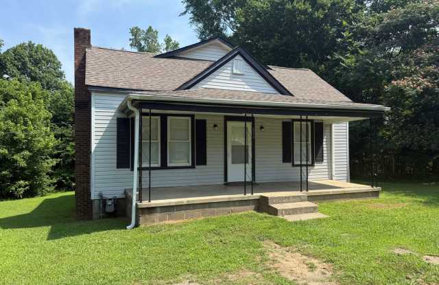 Three bedroom, 1 bath house in Graham photos photos