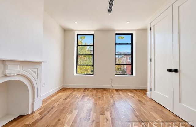 108 Rockaway Ave Gallery 3