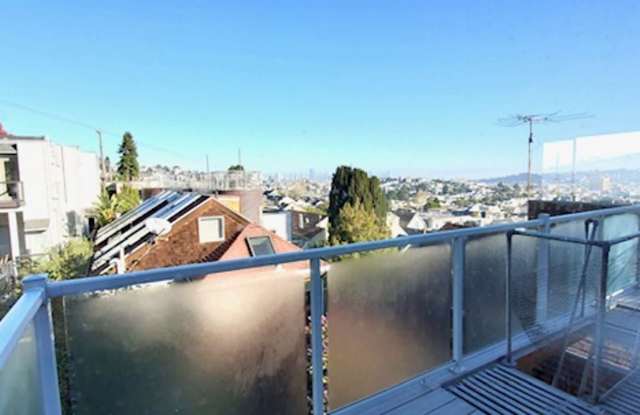 Epic REA - AzariPM- Panoramic view; 3 specious bedrooms, 2 bathrooms - top floor - Parking - located in beautiful Noe Valley neighborhood Gallery 4