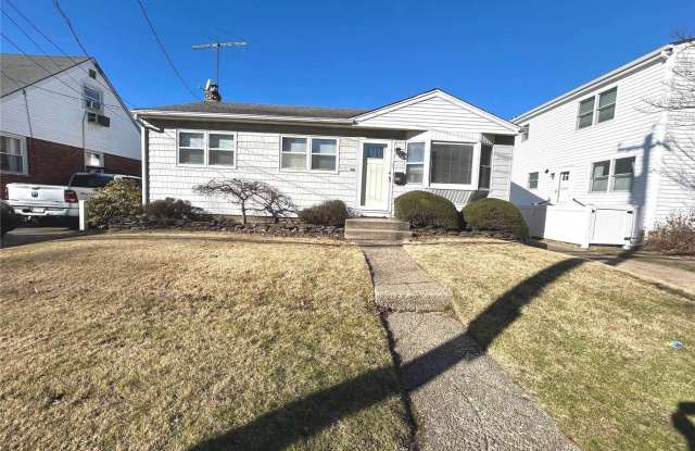 420 Old Country Road - 420 Old Country Road, Mineola, NY 11501