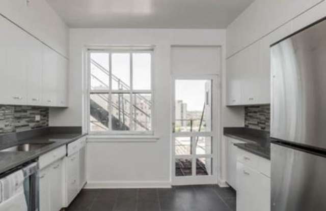 3000 N Sheridan Gallery 3
