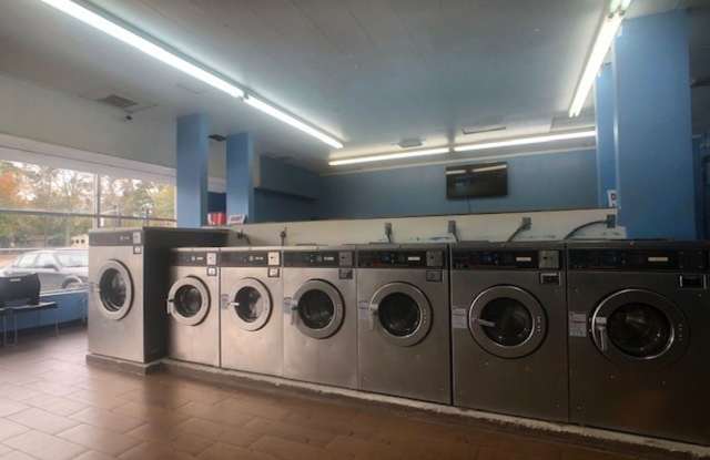 2459 Lane Avenue S   Laundromat Gallery 3