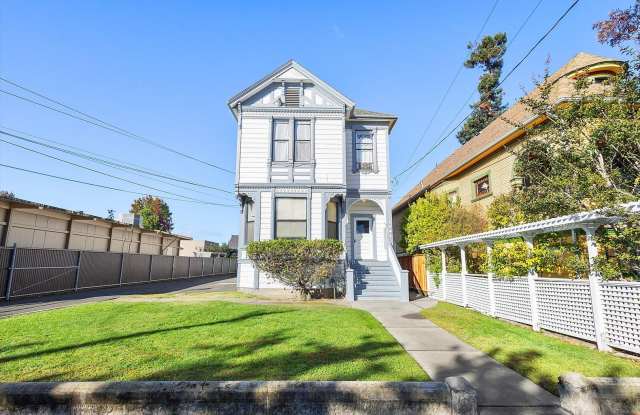 1541 Bay St #2 - Studio | 1 bath Gallery 1