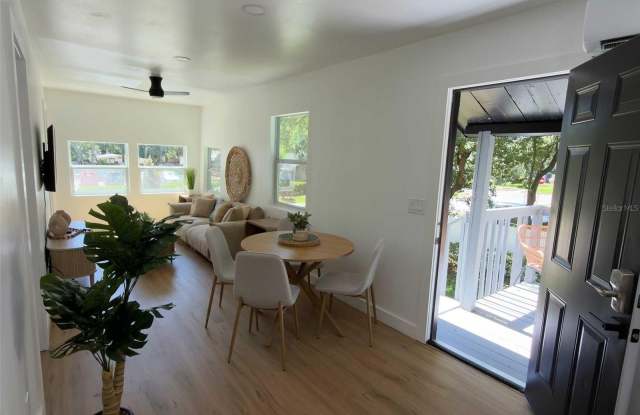 612 N HAMPTON Avenue Gallery 2