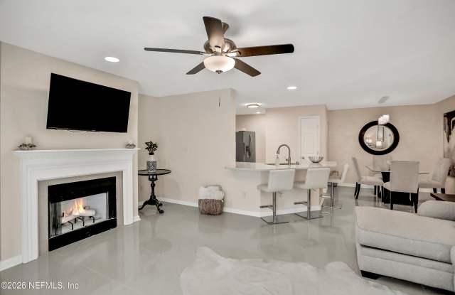 13715 RICHMOND PARK Drive N Gallery 1