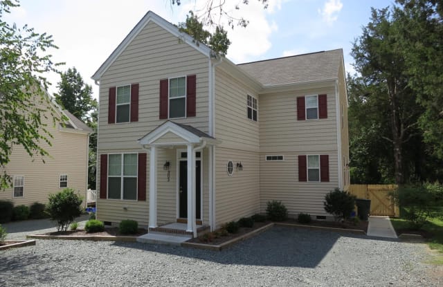 305 W Poplar Avenue - 305 West Poplar Avenue, Carrboro, NC 27510