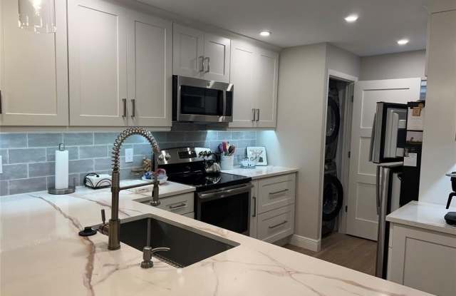 1523 E Hillsboro Blvd photos photos