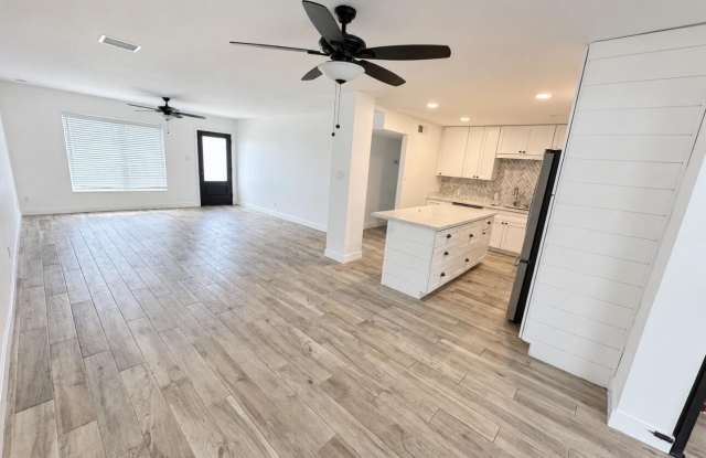 2220 E HEATHERBRAE Drive Gallery 4