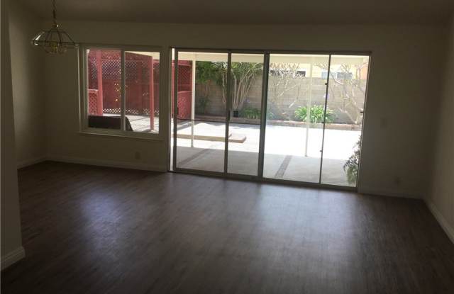 502 W Bell Avenue Gallery 4