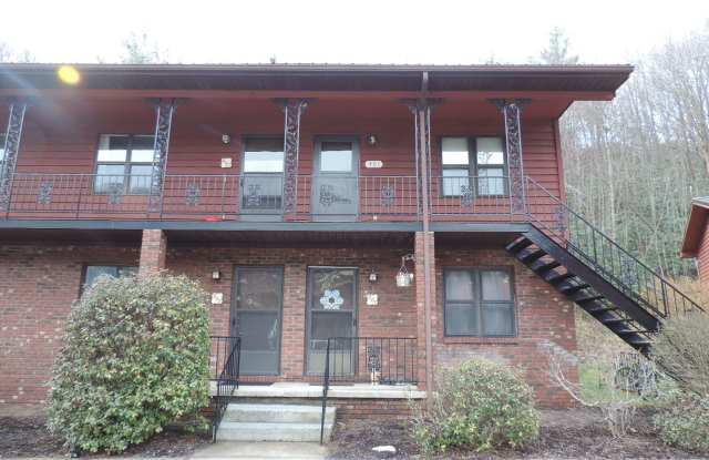 Desirable High Country Condo End Unit, Larger 1/1; Will Go Fast!!!! photos photos