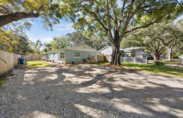 715 6TH AVENUE NE photos photos