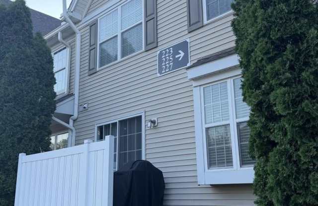 223 FLAGSTONE RD #8 Gallery 4