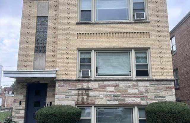 2918 W Marquette Road Gallery 1