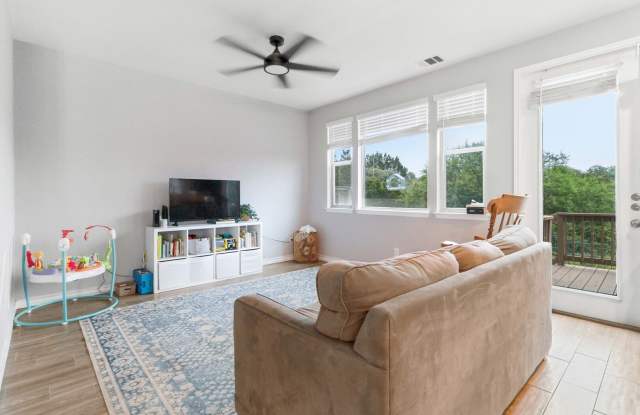 21518 Andrews Garden Gallery 3