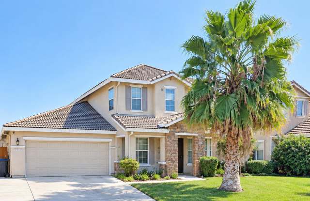 Bright & Spacious 5-Bedroom  and 3.5 Bathroom Home in Fresno! Gallery 1