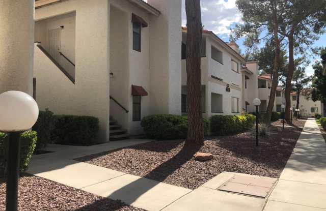 Modern Amenities. Urban Location. Sophisticated Style. photos photos