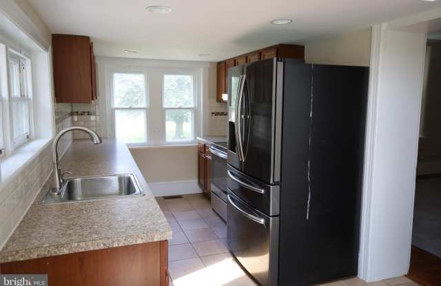 3244 SKIPPACK PIKE photos photos