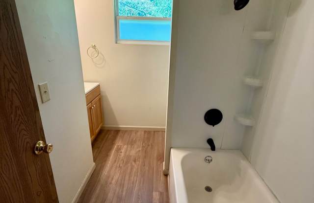 4891 Woodland Heights Gallery 4