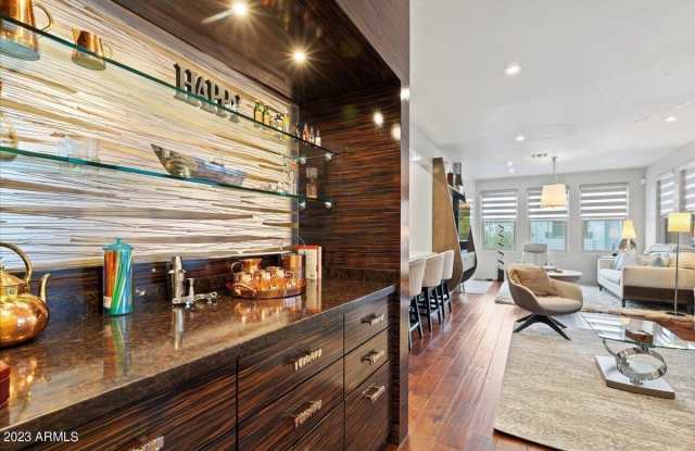 15221 N CLUBGATE Drive Gallery 3