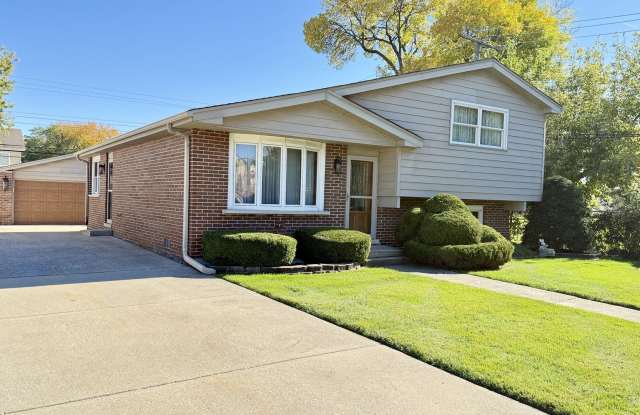 12913 Crestbrook Court - 12913 Crestbrook Court, Crestwood, IL 60418