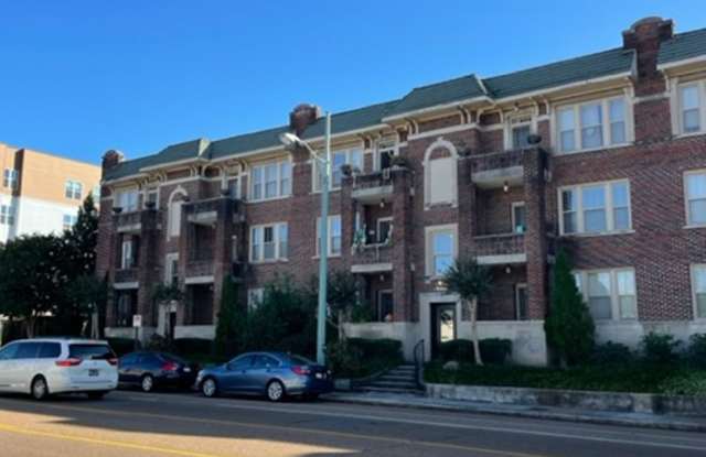 Spacious 2BD/2BA Condo in Midtown – Available for Rent! RENT SPECIAL: 1 MONTH FREE FOR A 13 Month LEASE - 1789 Madison Avenue, Memphis, TN 38104