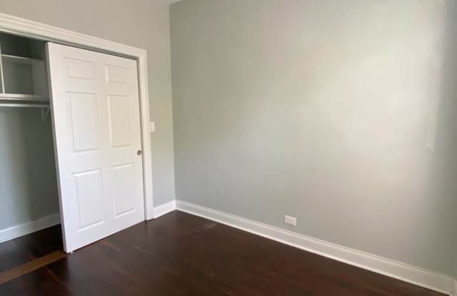 3824 North Clark Street - 2 Gallery 3